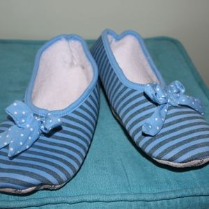 Snoozies Foot Covering Slippers